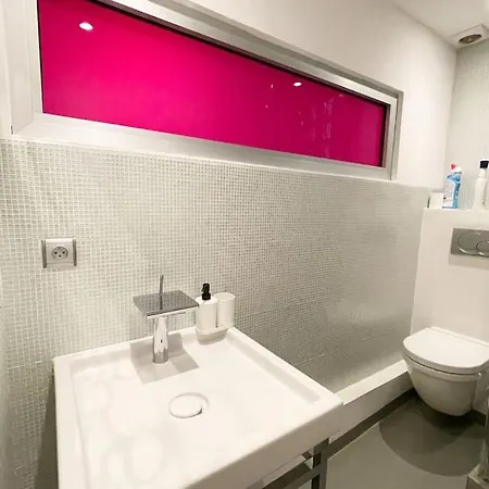 Apartment Cosy Appartement, Moderne, Fuchsia, Industriel Nice