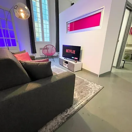 Appartamento Cosy Appartement, Moderne, Fuchsia, Industriel *