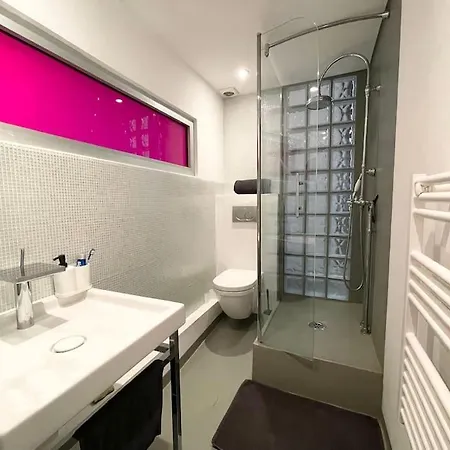 Cosy Appartement, Moderne, Fuchsia, Industriel * ניס